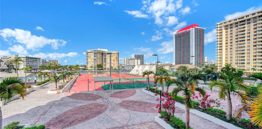 Condominio en Hallandale Beach, Florida, 1 dormitorio  № 1080903