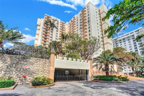 Copropriété à vendre à Hallandale Beach, Floride: 1 chambre, 120.77 m2 № 1080903 - photo 20