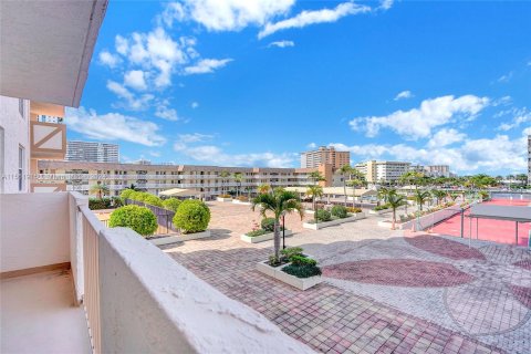 Copropriété à vendre à Hallandale Beach, Floride: 1 chambre, 120.77 m2 № 1080903 - photo 3