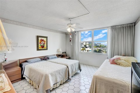 Condominio en venta en Hallandale Beach, Florida, 1 dormitorio, 120.77 m2 № 1080903 - foto 13