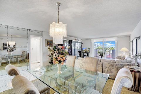 Copropriété à vendre à Hallandale Beach, Floride: 1 chambre, 120.77 m2 № 1080903 - photo 6