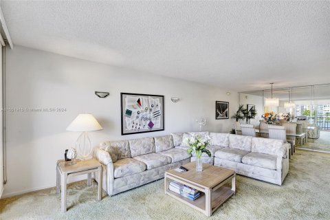 Copropriété à vendre à Hallandale Beach, Floride: 1 chambre, 120.77 m2 № 1080903 - photo 8