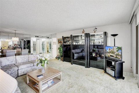 Condominio en venta en Hallandale Beach, Florida, 1 dormitorio, 120.77 m2 № 1080903 - foto 7