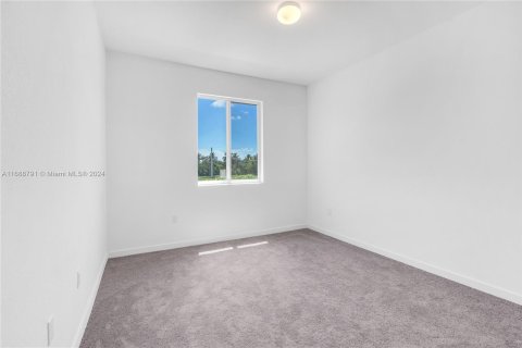 Adosado en venta en Miami, Florida, 5 dormitorios, 233.93 m2 № 1431293 - foto 28