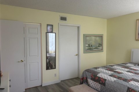 Купить кондоминиум в Маргит, Флорида 2 спальни, 92.9м2, № 1081638 - фото 11