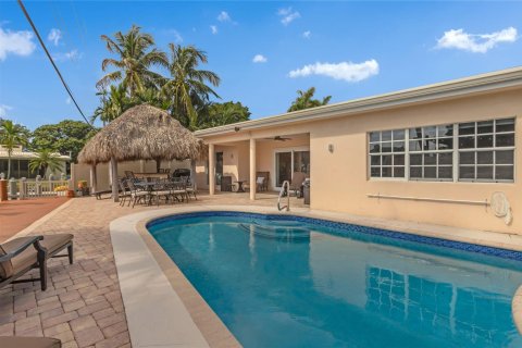 Casa en venta en Pompano Beach, Florida, 5 dormitorios, 239.69 m2 № 700449 - foto 1