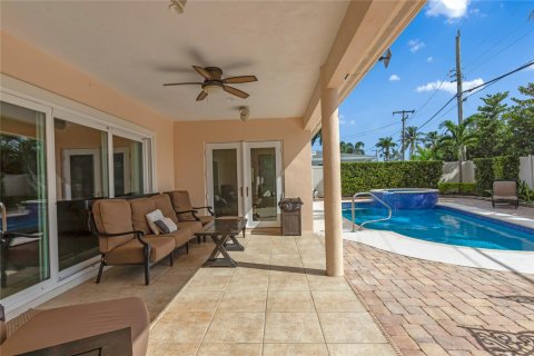 House in Pompano Beach, Florida 5 bedrooms, 239.69 sq.m. № 700449 - photo 6