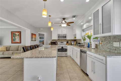 Casa en venta en Pompano Beach, Florida, 5 dormitorios, 239.69 m2 № 700449 - foto 21