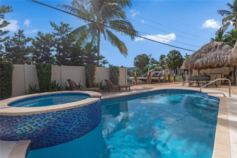 Villa ou maison à vendre à Pompano Beach, Floride: 5 chambres, 239.69 m2 № 700449 - photo 5