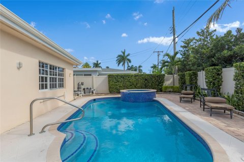 Casa en venta en Pompano Beach, Florida, 5 dormitorios, 239.69 m2 № 700449 - foto 4