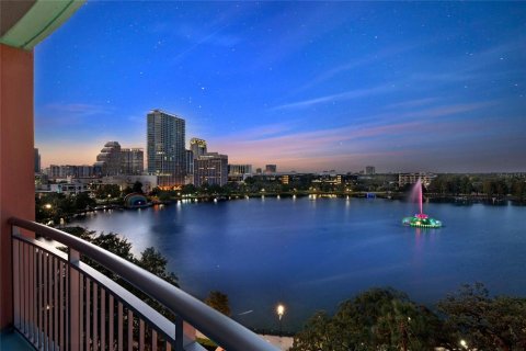 Condominio en venta en Orlando, Florida, 3 dormitorios, 179.49 m2 № 1382836 - foto 2