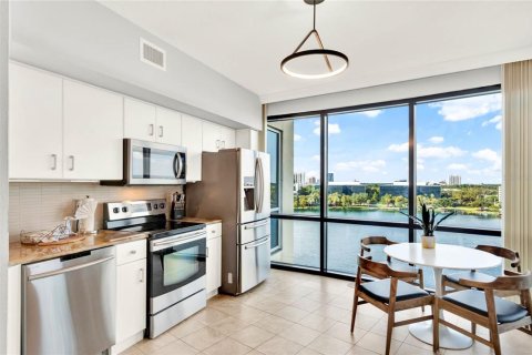 Condominio en venta en Orlando, Florida, 3 dormitorios, 179.49 m2 № 1382836 - foto 13