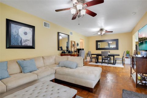 Casa en venta en Orlando, Florida, 5 dormitorios, 186.92 m2 № 1341390 - foto 13