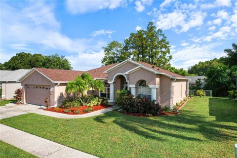 House in New Port Richey, Florida 3 bedrooms, 165.55 sq.m. № 1341421 - photo 1