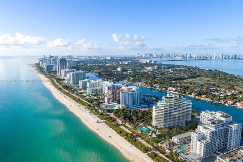 Condo in Miami Beach, Florida, 2 bedrooms  № 548147 - photo 1