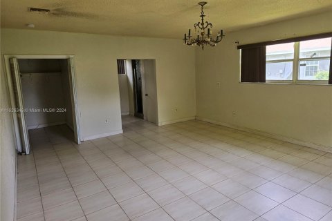 Villa ou maison à vendre à Miami Gardens, Floride: 3 chambres, 203.46 m2 № 1281241 - photo 7