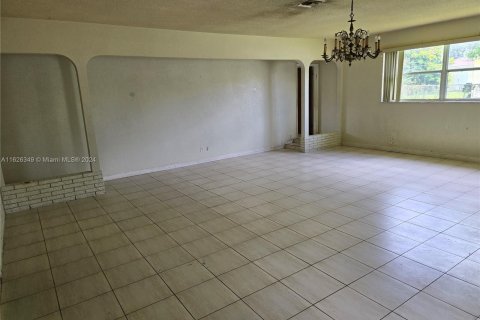 Villa ou maison à vendre à Miami Gardens, Floride: 3 chambres, 203.46 m2 № 1281241 - photo 6