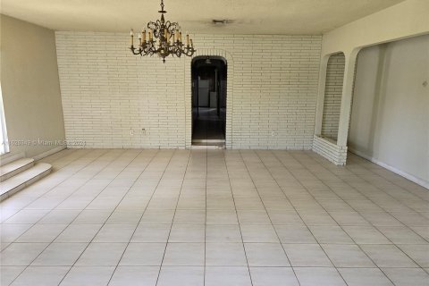 Villa ou maison à vendre à Miami Gardens, Floride: 3 chambres, 203.46 m2 № 1281241 - photo 8