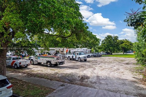 Commercial property in Coral Gables, Florida № 1318970 - photo 21