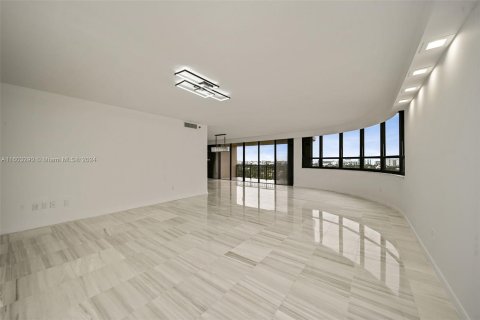 Condominio en venta en Bal Harbour, Florida, 2 dormitorios, 182.74 m2 № 1222260 - foto 10