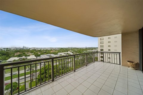 Condominio en venta en Bal Harbour, Florida, 2 dormitorios, 182.74 m2 № 1222260 - foto 1