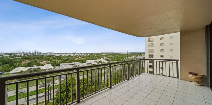 Condominio en Bal Harbour, Florida, 2 dormitorios  № 1222260