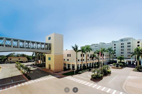 Купить коммерческую недвижимость в Саут-Майами, Флорида № 993915 - фото 2