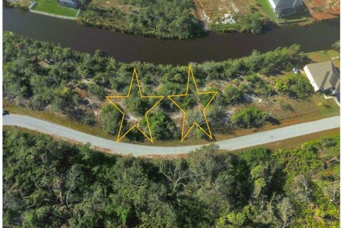 Terreno en venta en Port Charlotte, Florida № 946884 - foto 3