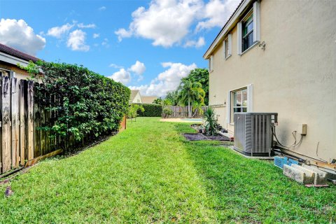 Villa ou maison à vendre à Pembroke Pines, Floride: 4 chambres, 205.59 m2 № 722678 - photo 10