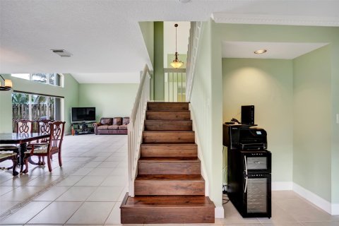 Villa ou maison à vendre à Pembroke Pines, Floride: 4 chambres, 205.59 m2 № 722678 - photo 1