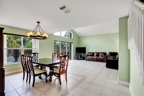 Villa ou maison à vendre à Pembroke Pines, Floride: 4 chambres, 205.59 m2 № 722678 - photo 19