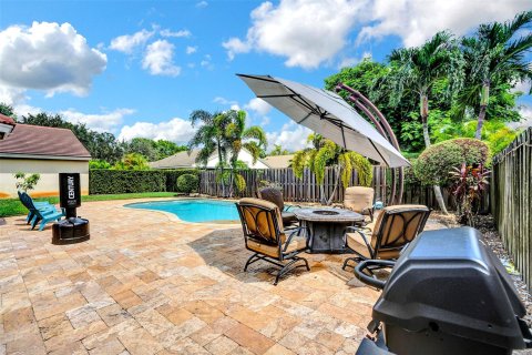 Villa ou maison à vendre à Pembroke Pines, Floride: 4 chambres, 205.59 m2 № 722678 - photo 15