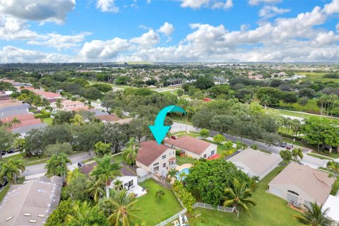 Villa ou maison à vendre à Pembroke Pines, Floride: 4 chambres, 205.59 m2 № 722678 - photo 6