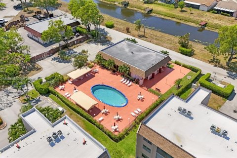 Copropriété à vendre à Sunrise, Floride: 2 chambres, 78.97 m2 № 1215288 - photo 21