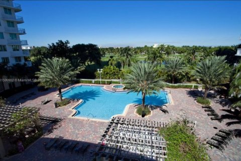 Condominio en venta en Hallandale Beach, Florida, 2 dormitorios, 97.73 m2 № 1215291 - foto 29
