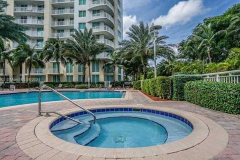 Condominio en venta en Hallandale Beach, Florida, 2 dormitorios, 97.73 m2 № 1215291 - foto 30