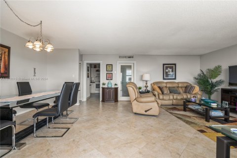 Condominio en venta en Surfside, Florida, 2 dormitorios, 119.38 m2 № 1132526 - foto 3