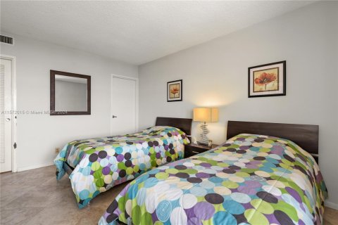 Condominio en venta en Surfside, Florida, 2 dormitorios, 119.38 m2 № 1132526 - foto 15