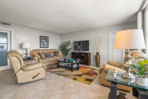 Condominio en venta en Surfside, Florida, 2 dormitorios, 119.38 m2 № 1132526 - foto 4