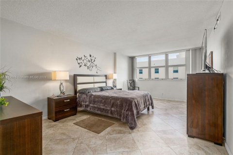 Condominio en venta en Surfside, Florida, 2 dormitorios, 119.38 m2 № 1132526 - foto 10