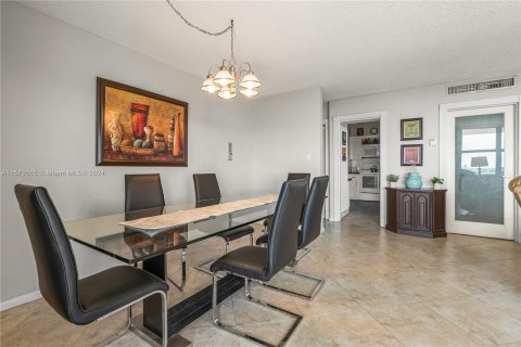 Condominio en venta en Surfside, Florida, 2 dormitorios, 119.38 m2 № 1132526 - foto 7