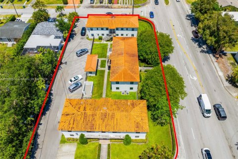 Propiedad comercial en venta en Miami, Florida № 1189273 - foto 2