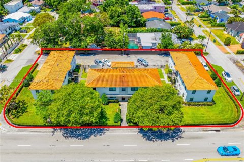 Propiedad comercial en venta en Miami, Florida № 1189273 - foto 1