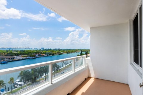 Condo in Miami Beach, Florida, 1 bedroom  № 1189274 - photo 14