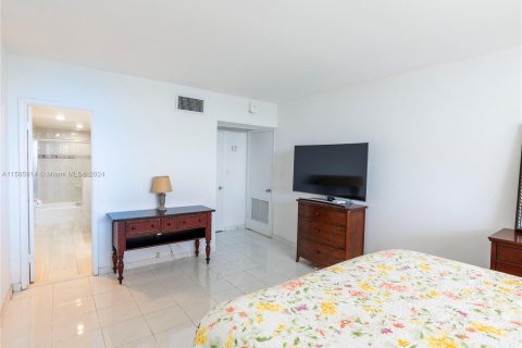 Condo in Miami Beach, Florida, 1 bedroom  № 1189274 - photo 11