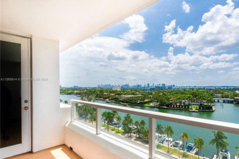 Condo in Miami Beach, Florida, 1 bedroom  № 1189274 - photo 1