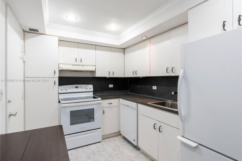 Condo in Miami Beach, Florida, 1 bedroom  № 1189274 - photo 7