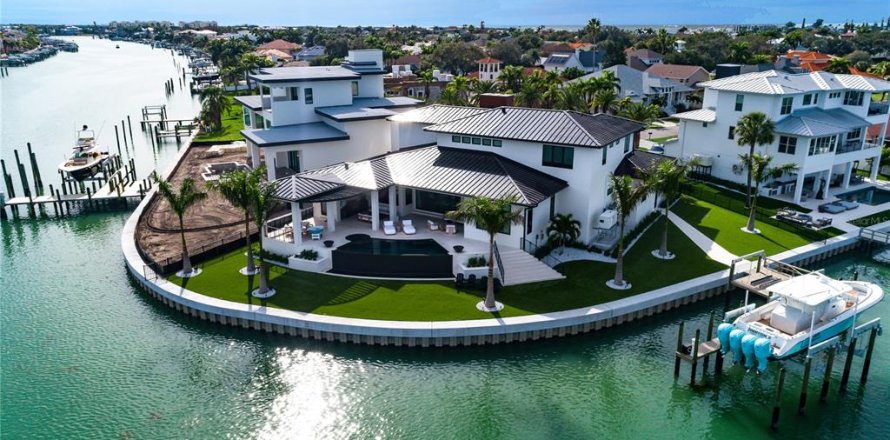 Villa ou maison à Tierra Verde, Floride 5 chambres, 487.83 m2 № 1347152