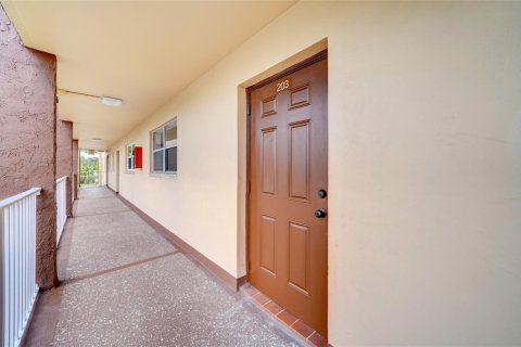 Condo in Sunrise, Florida, 2 bedrooms  № 998668 - photo 14