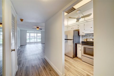 Condo in Sunrise, Florida, 2 bedrooms  № 998668 - photo 27